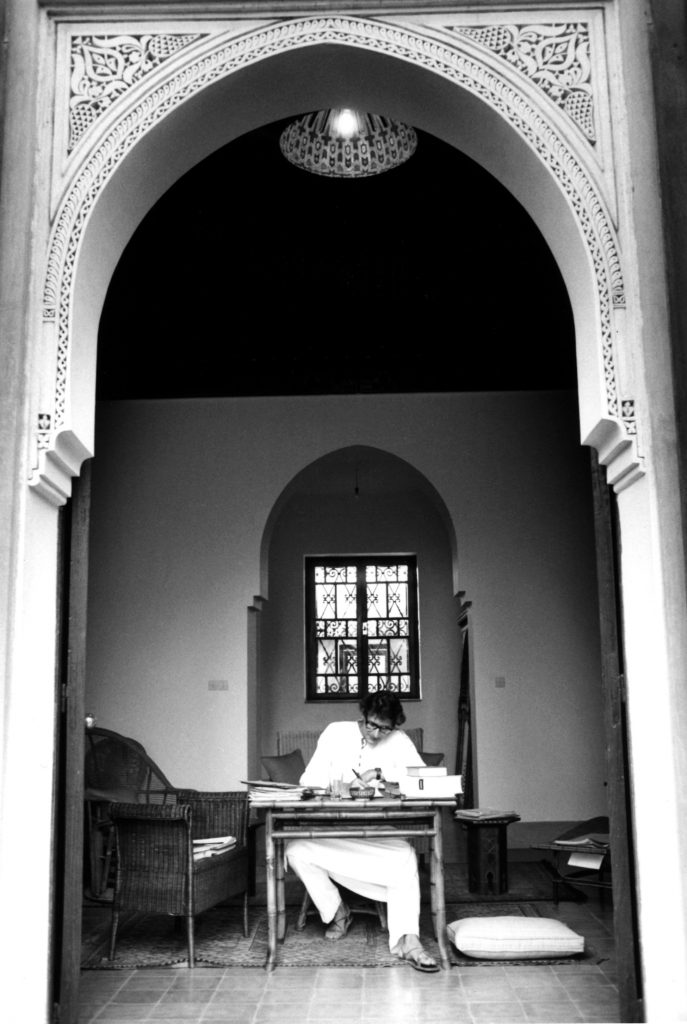 Yves Saint Laurent dans sa maison de Marrakech - 1976 PB 050876/4-8A